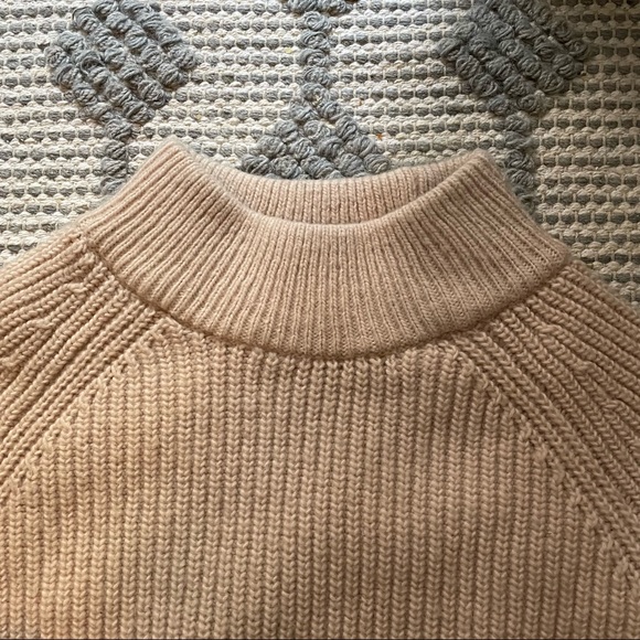 *SOLD* Beige balloon sleeve sweater - Picture 3 of 6